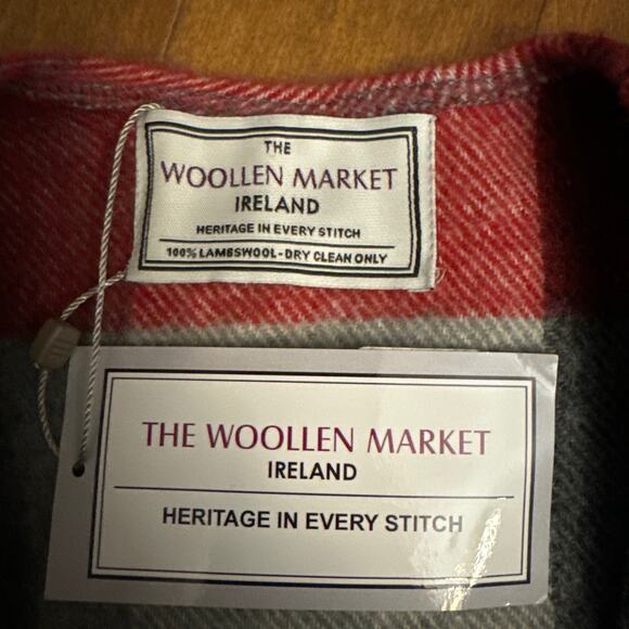 NWT The woollen market, Ireland LAMBSWOOL CHECK BLANKET/ CAPE /SCARF - Picture 6 of 16